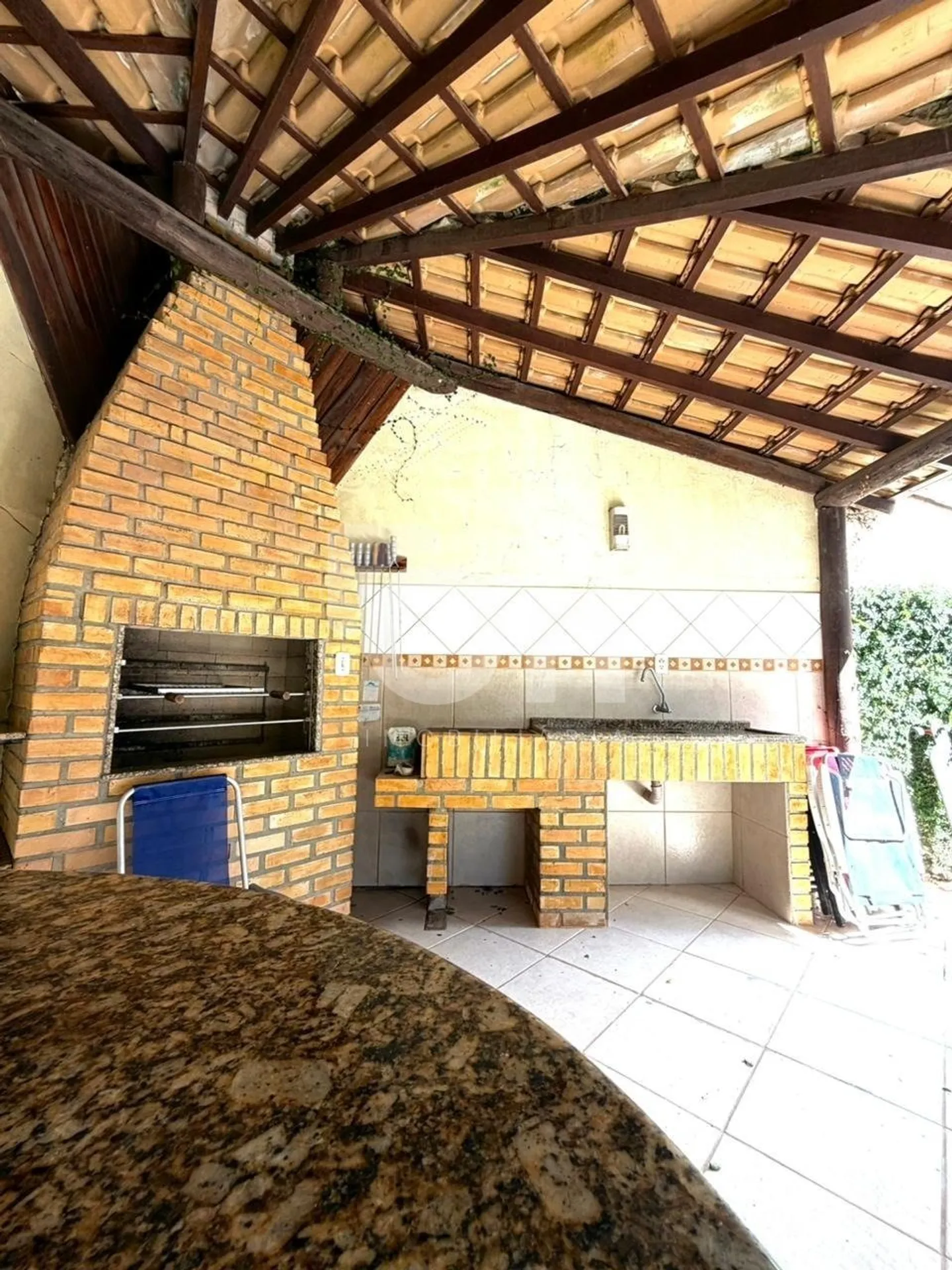Furnished house, 224 m², with floor-to-ceiling windows — photo 35
