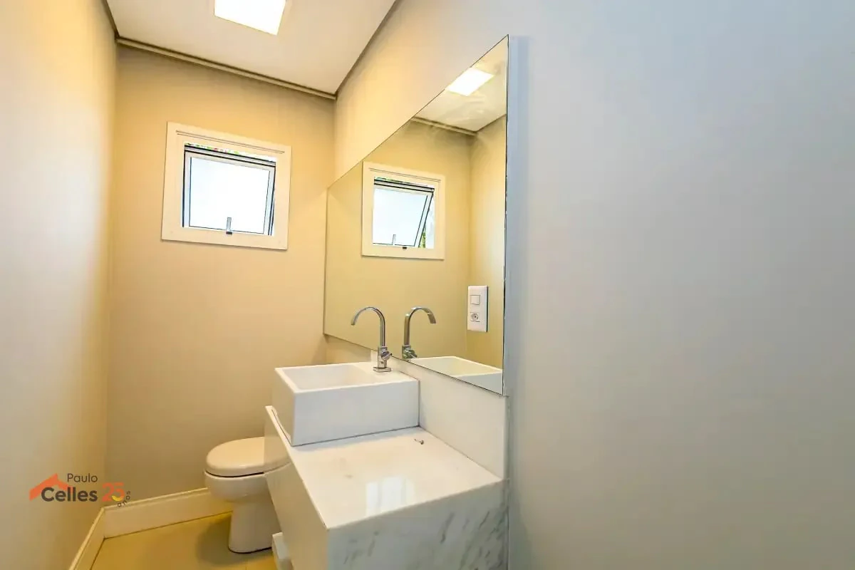 Furnished house, 275 m², with a glass-enclosed balcony — photo 22