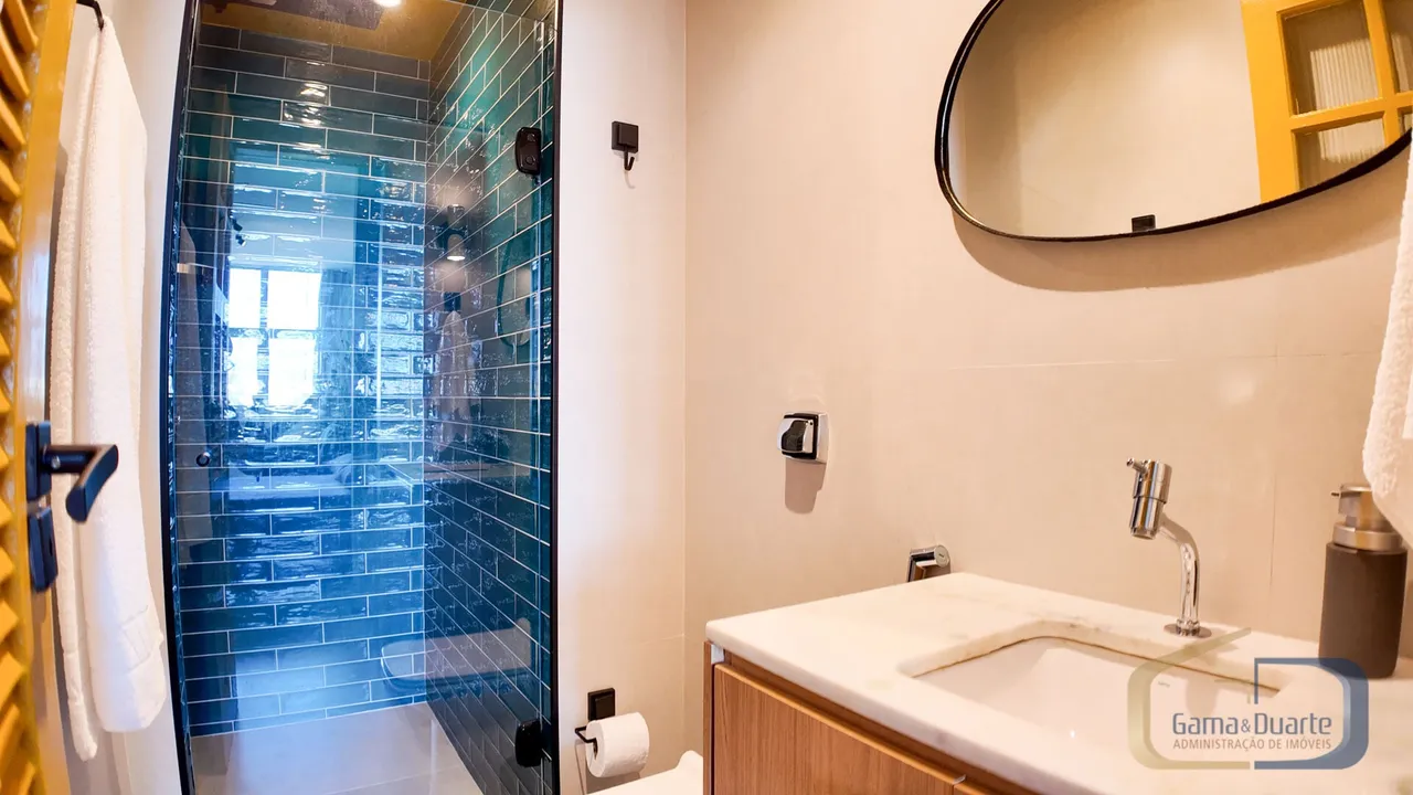 Furnished apartment with open-plan kitchen and glass shower — photo 8