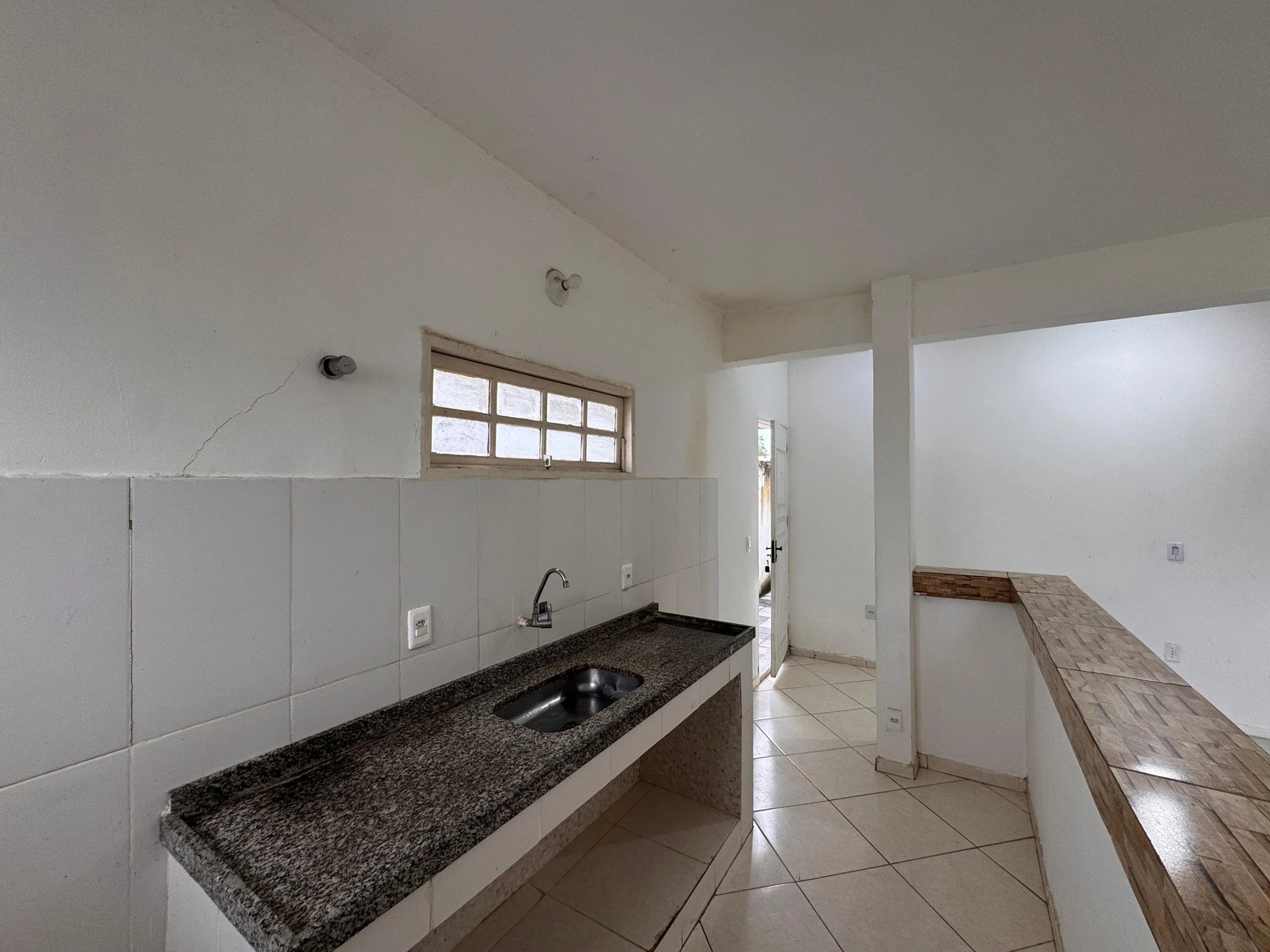 2-bedroom house with 1 bathroom no parking — photo 20