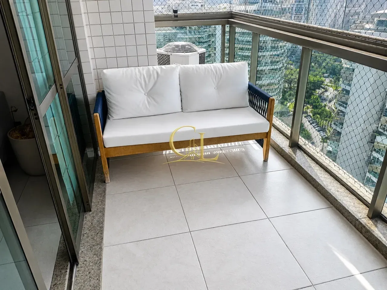 Apartamento mobiliado com 4 quartos e 4 banheiros — photo 12
