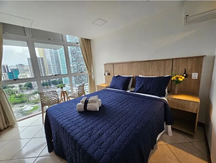 Furnished studio, 40 m², with floor-to-ceiling windows