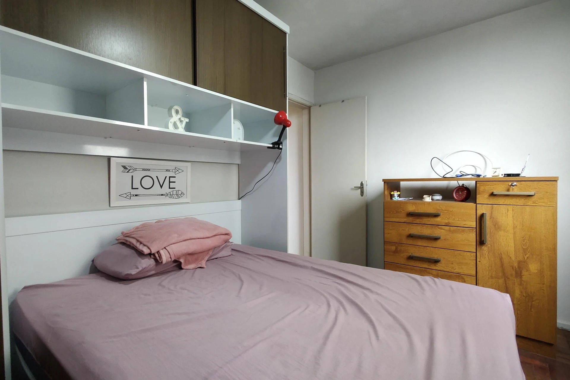 Furnished 2-bedroom apartment with a balcony — photo 13