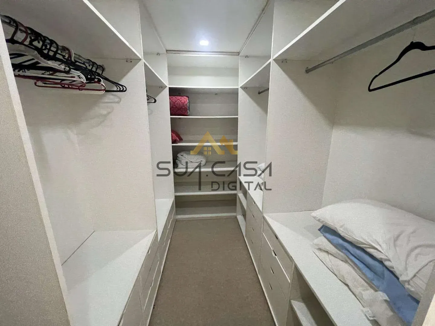 House with 5 bedrooms, 5 bathrooms and built-in wardrobes — photo 47