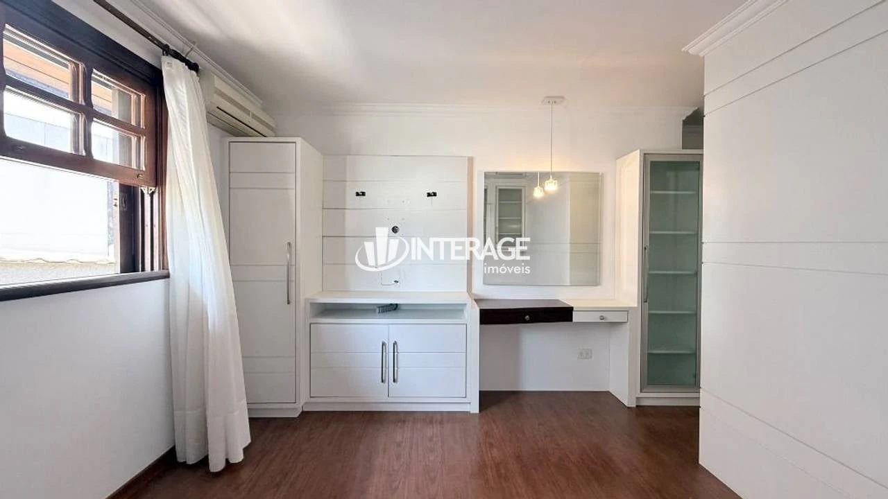 3-bedroom house with a bathtub — photo 8