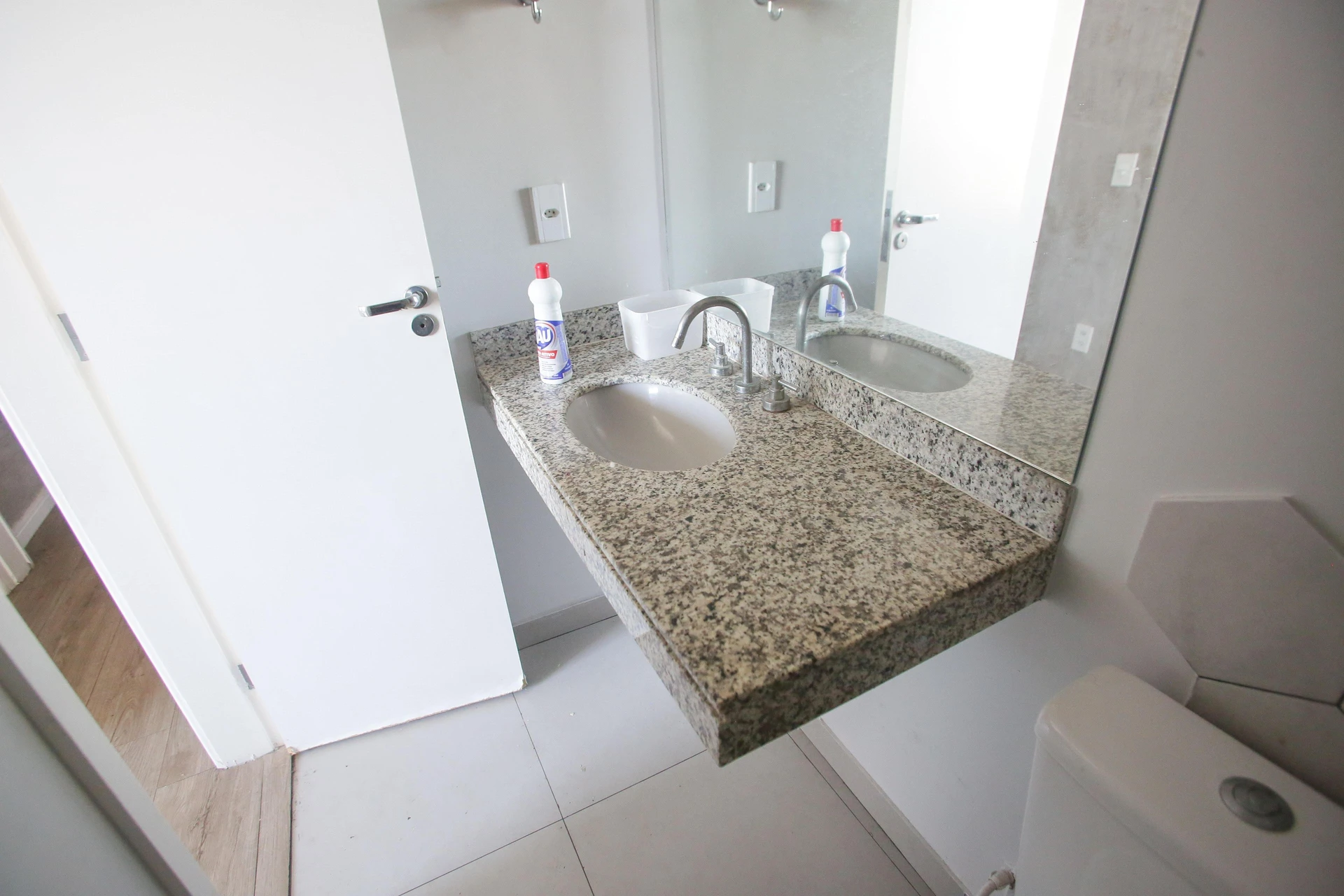 3-bedroom apartment with a balcony and 1 parking space — photo 46