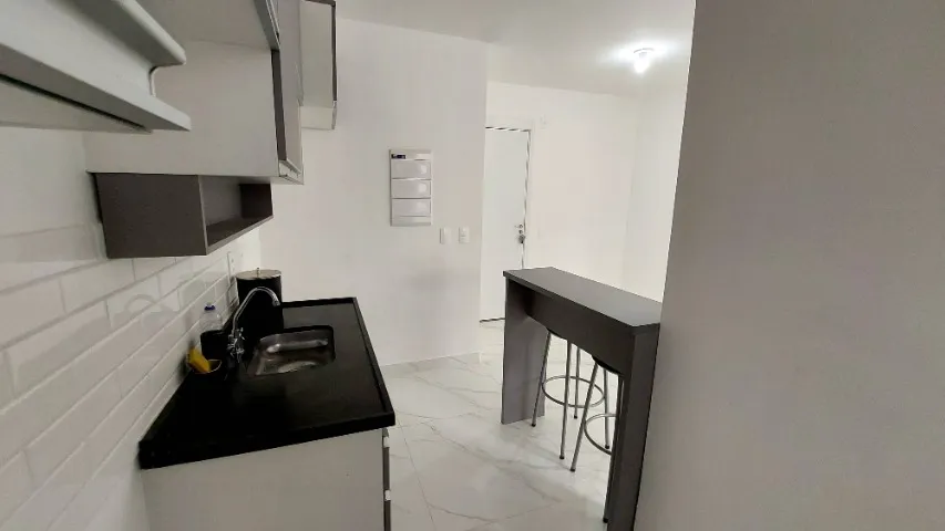 2-bedroom apartment in a building with a gym — photo 11