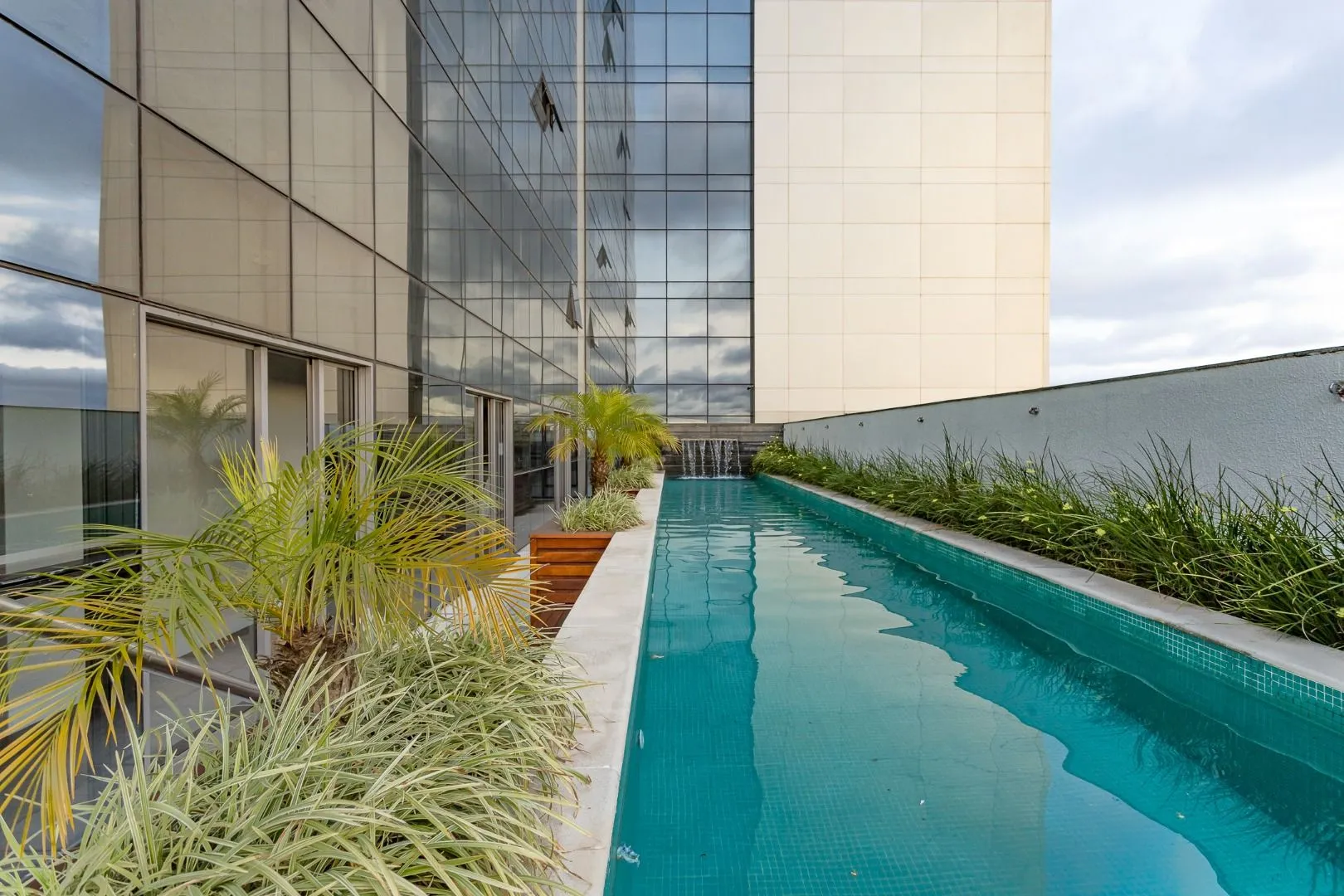 78 m² apartment with floor-to-ceiling windows and a bathtub — photo 49
