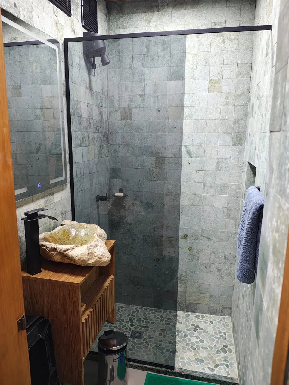 Apartamento de 1 quarto com varanda e 1 banheiro — photo 4