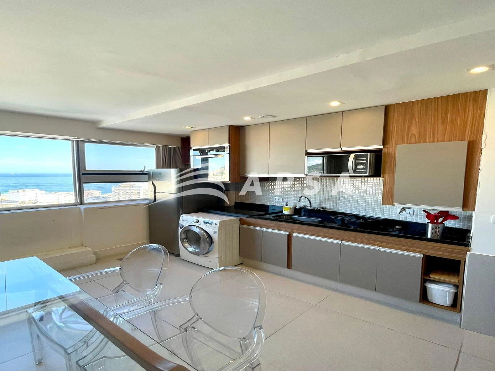 One-bedroom apartment with a water view — photo 4