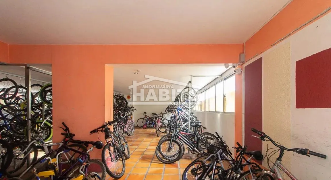 Wood or laminate floors in a one-bedroom apartment, 35 m² — photo 20