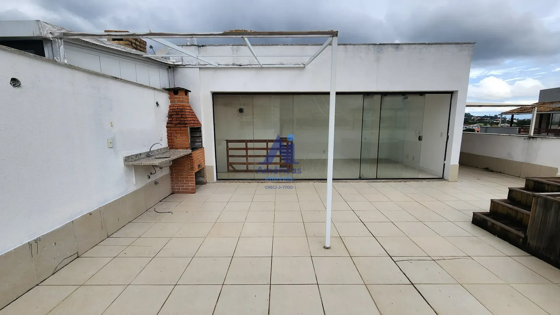 Unfurnished apartment with 3 bedrooms and 2 bathrooms — photo 48