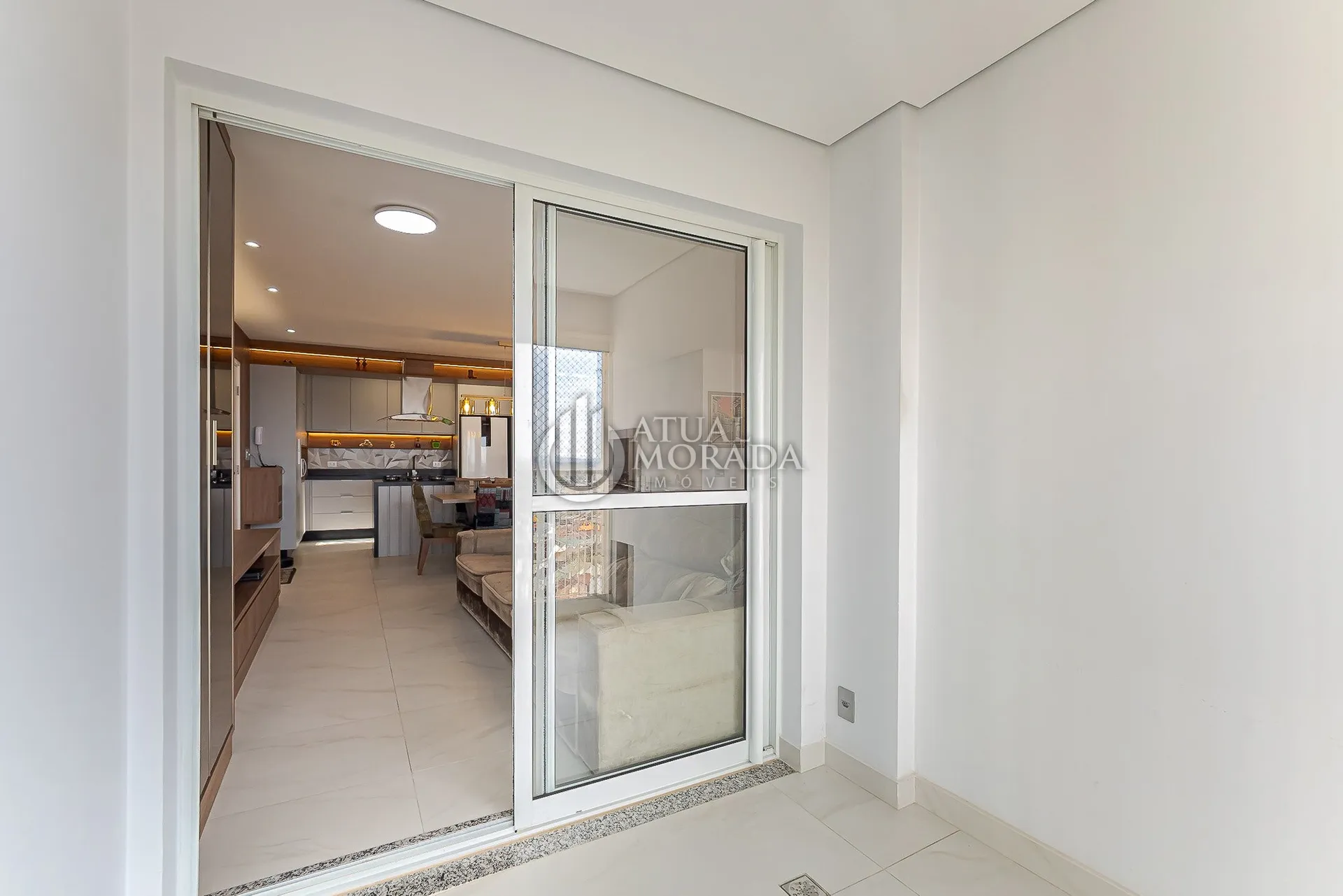 Furnished 2-bedroom apartment with open-plan kitchen — photo 16