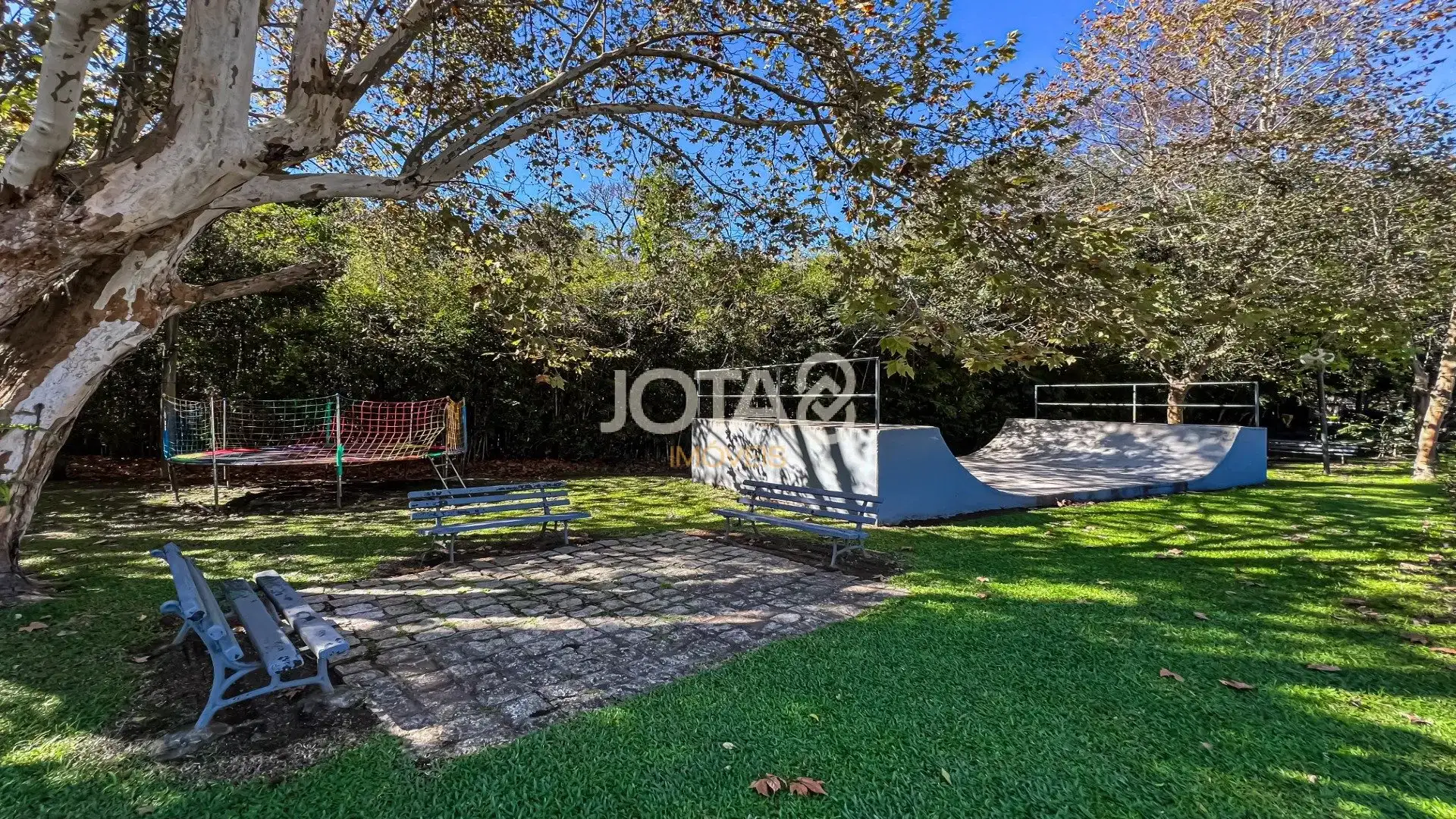 Furnished 532 m² home with yard and private BBQ — photo 14