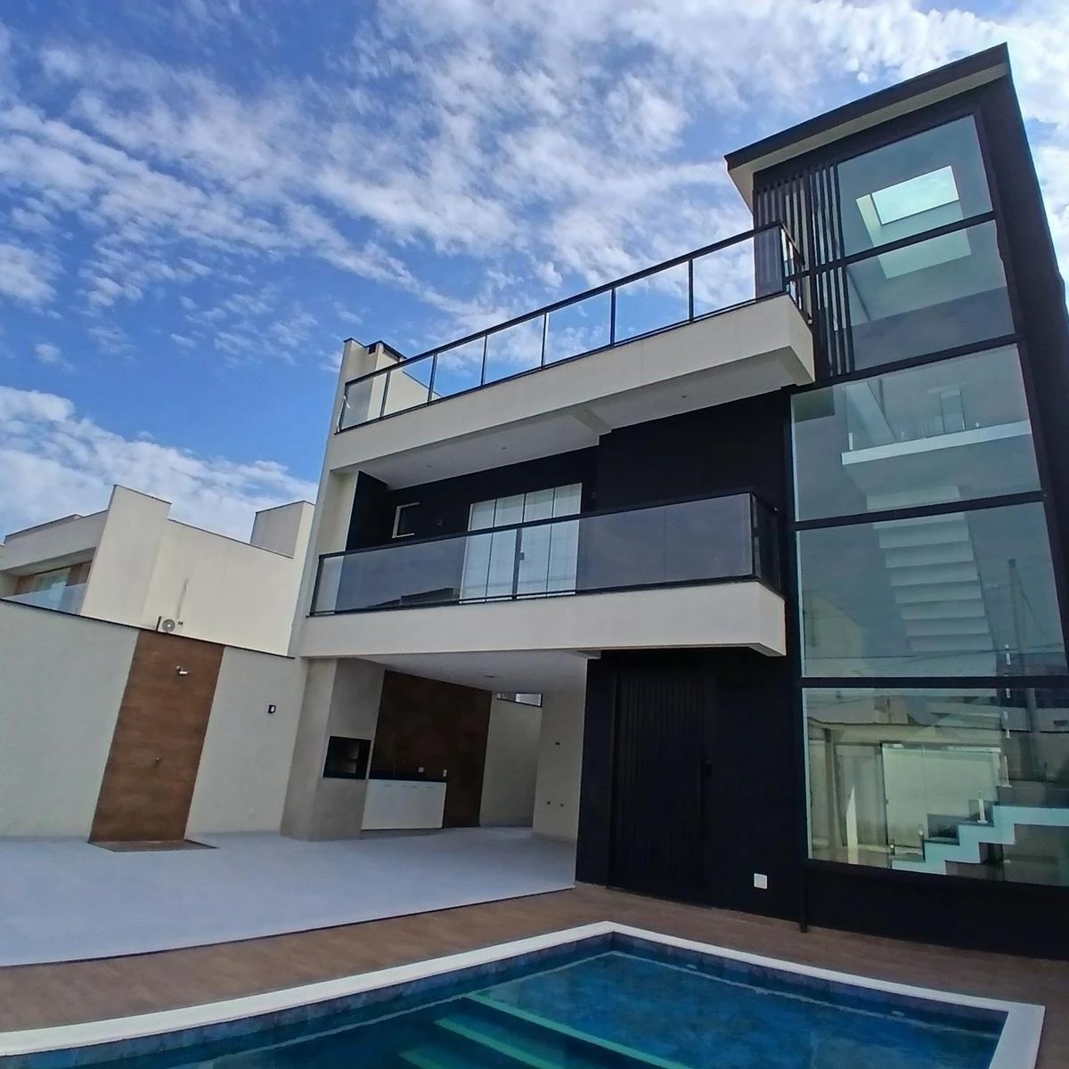House, 464 m², with floor-to-ceiling windows — photo 4