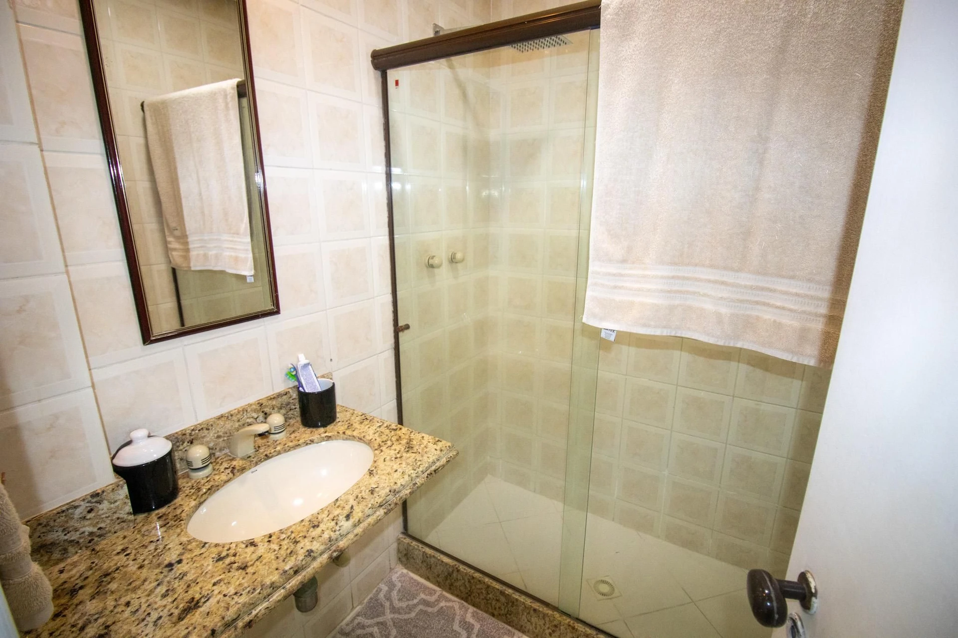 Furnished apartment with 3 bedrooms and a balcony — photo 42