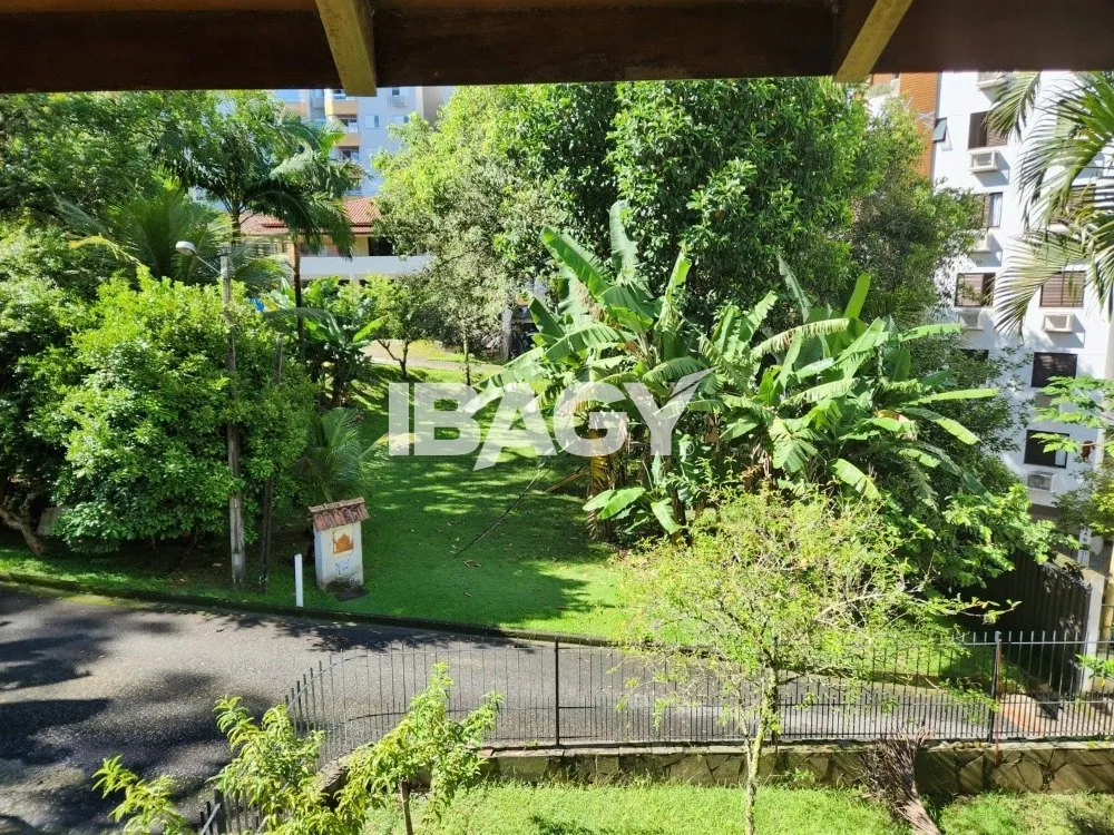 6-bedroom house with 600 m²; 3 suites and 5 bathrooms