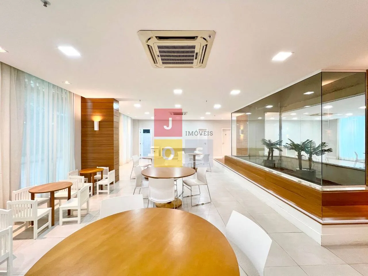Furnished 4-bedroom suite apartment with 156 m² — photo 165