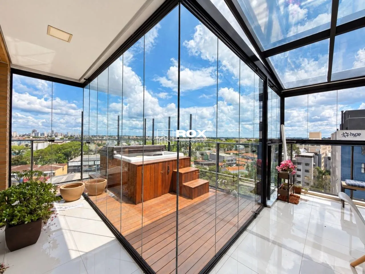Floor-to-ceiling windows in a 3-bedroom apartment, 150 m² — photo 29