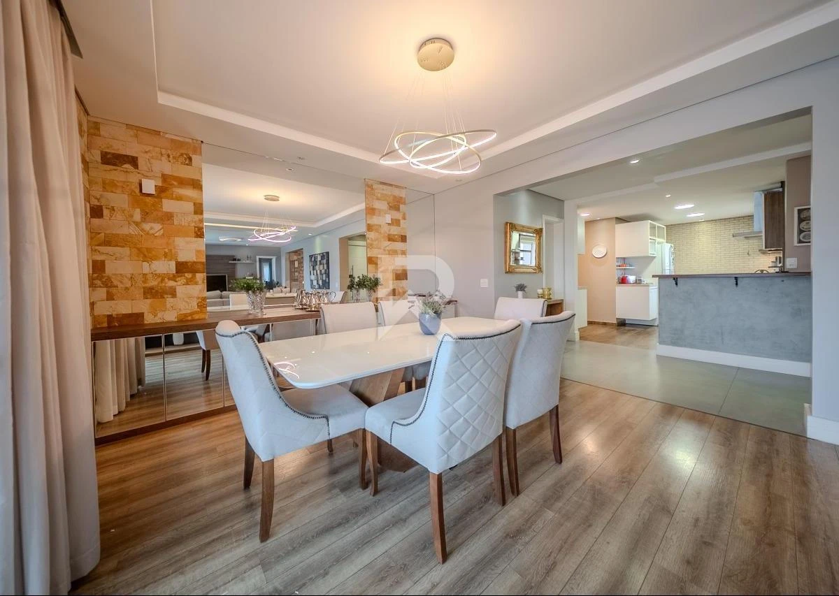 Glass-enclosed balcony in a 3-bedroom apartment, 166 m² — photo 31