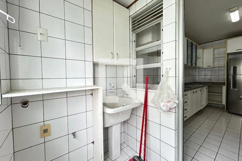 3-bedroom apartment in a building with a gym — photo 32