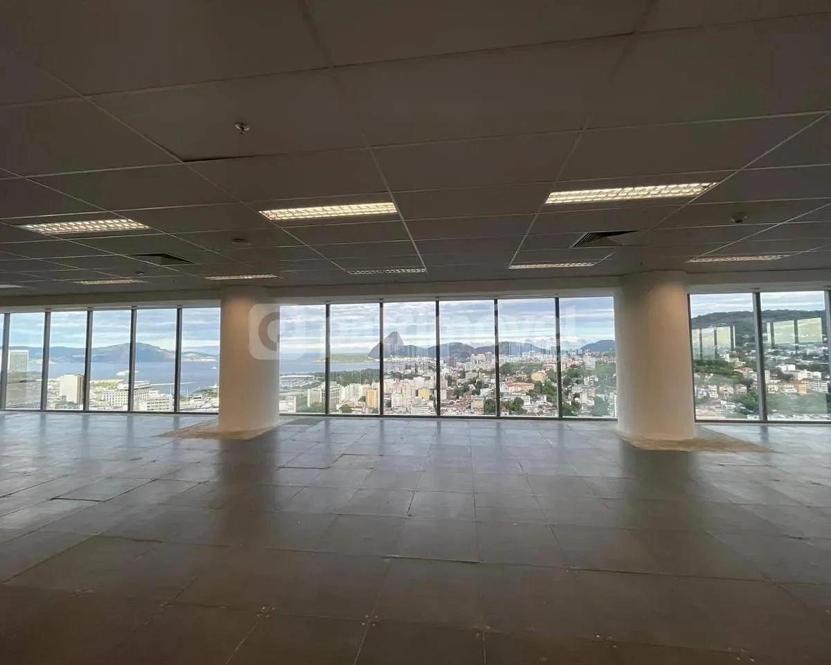 Apartamento sem mobília com 15 banheiros e janelas do chão — photo 12
