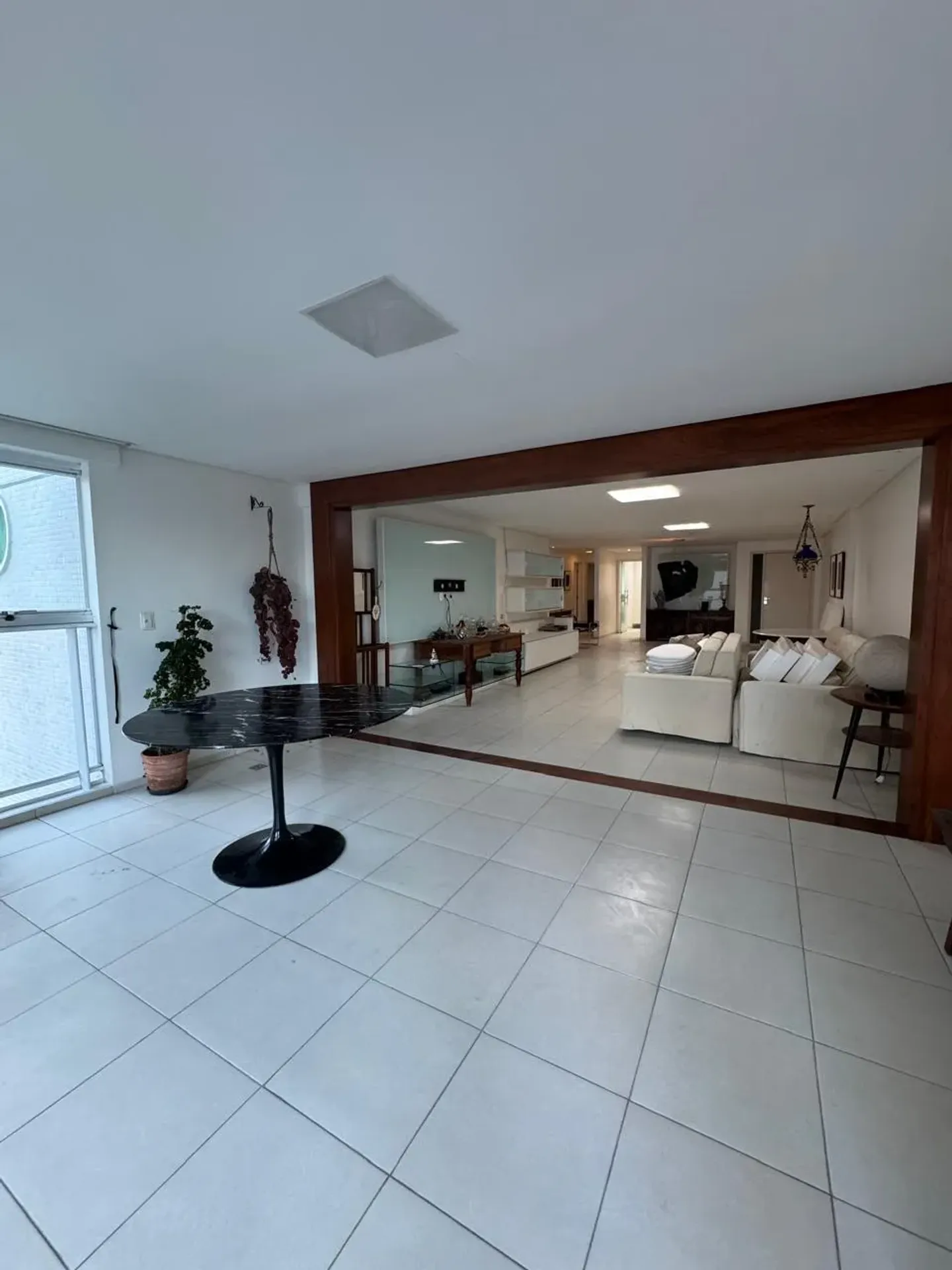 Furnished apartment with 3 en-suite bedrooms and 5 baths