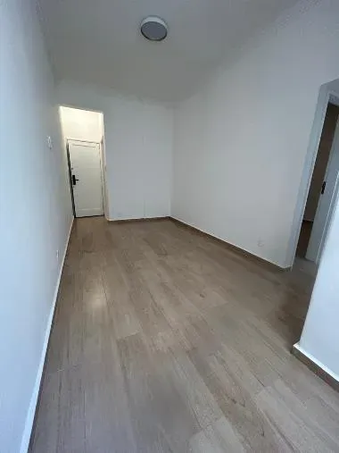 Apartment on the 2nd floor with wood or laminate floors — photo 14