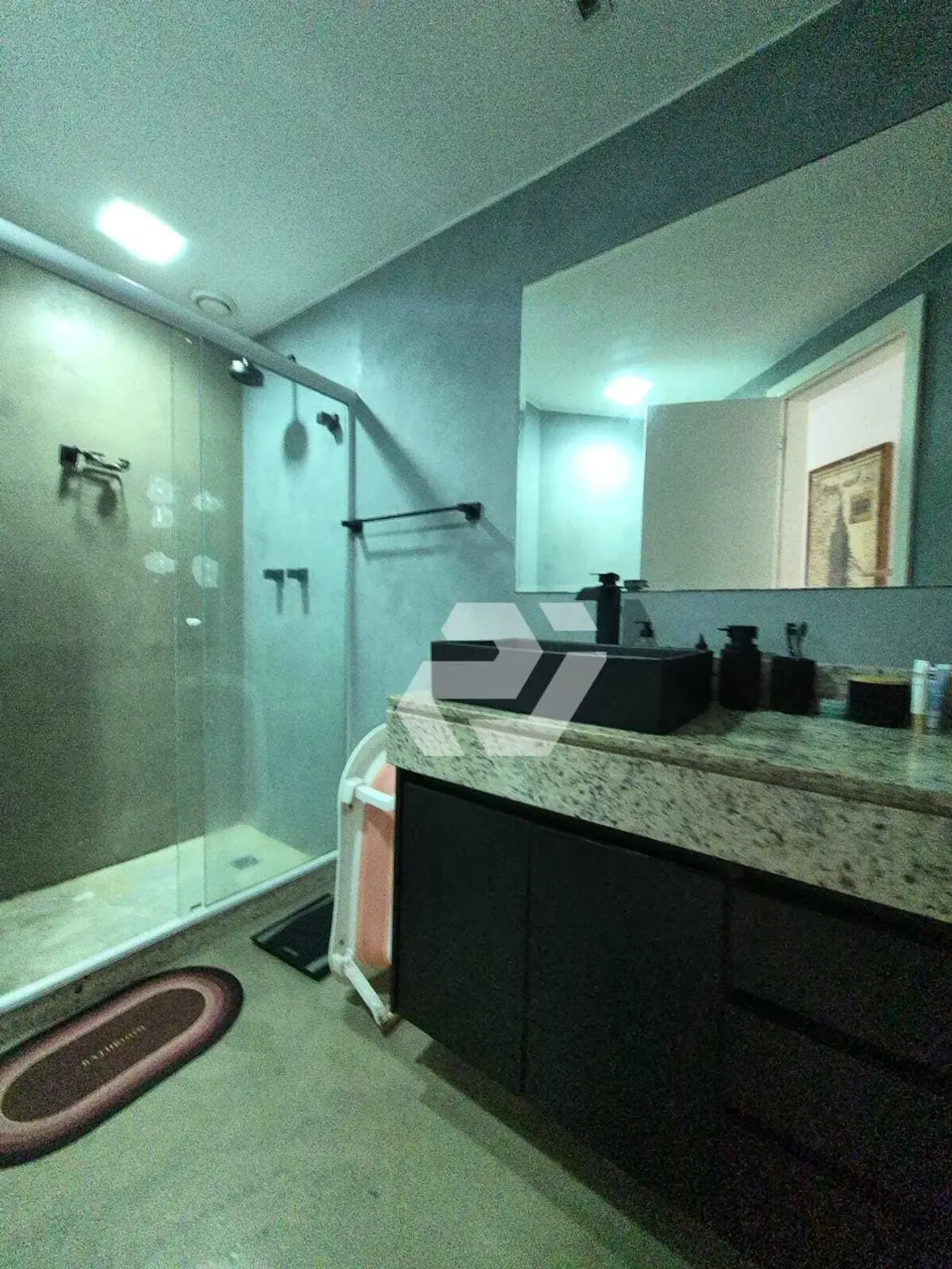 Furnished 4-bedroom apartment with building pool — photo 43