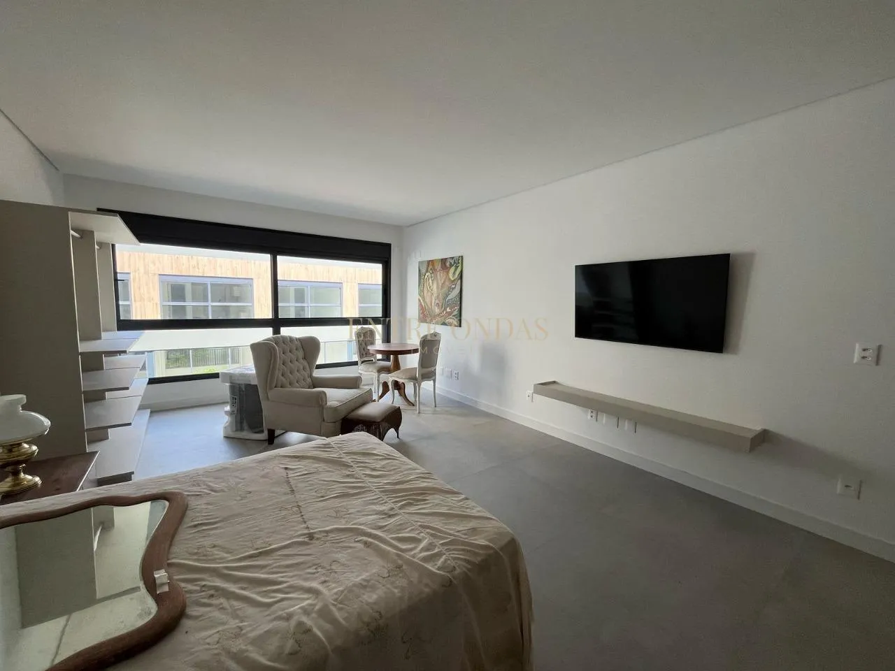Floor-to-ceiling windows in a one-bedroom apartment, 60 m² — photo 4