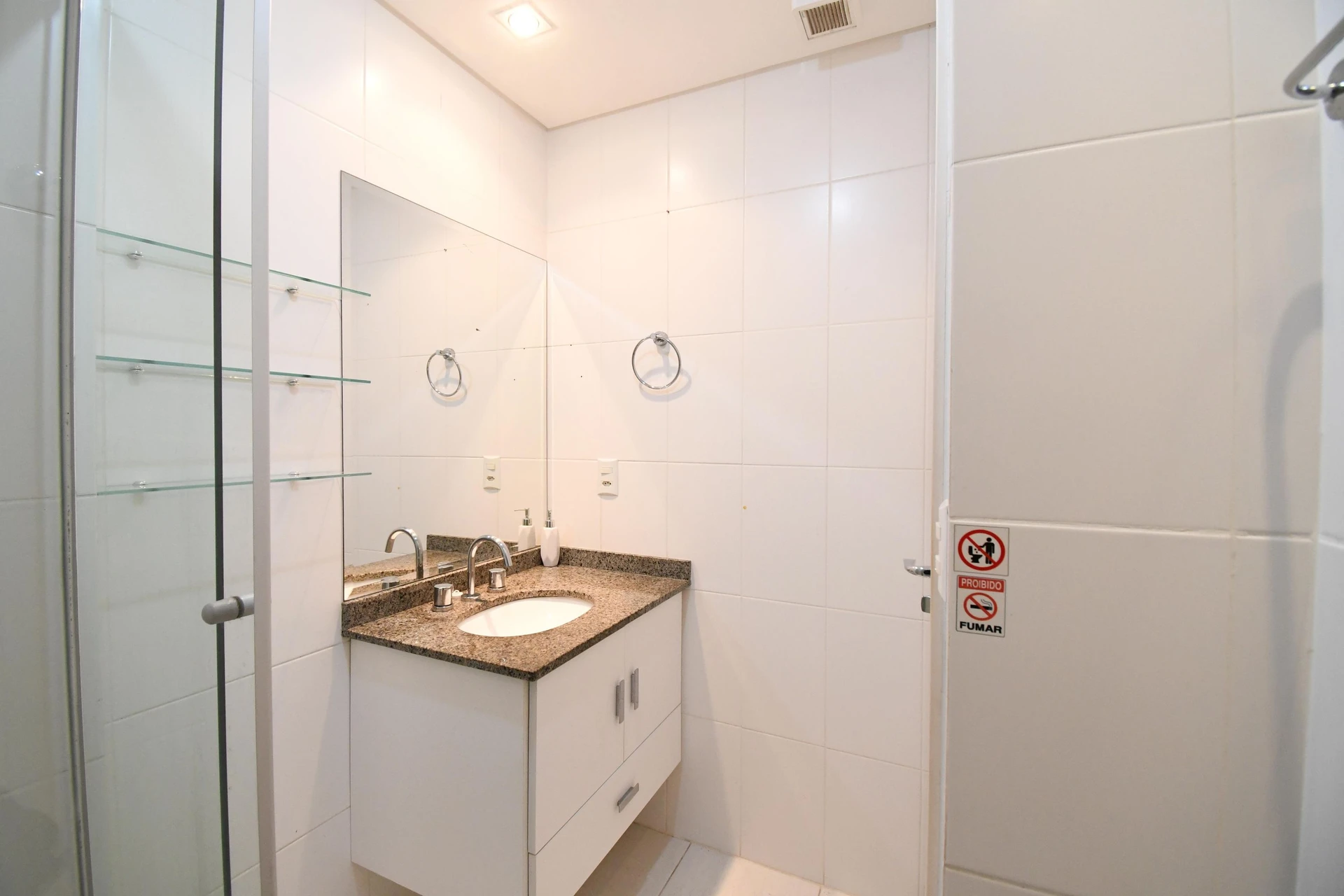 Glass-enclosed balcony in a one-bedroom apartment, 33 m² — photo 25