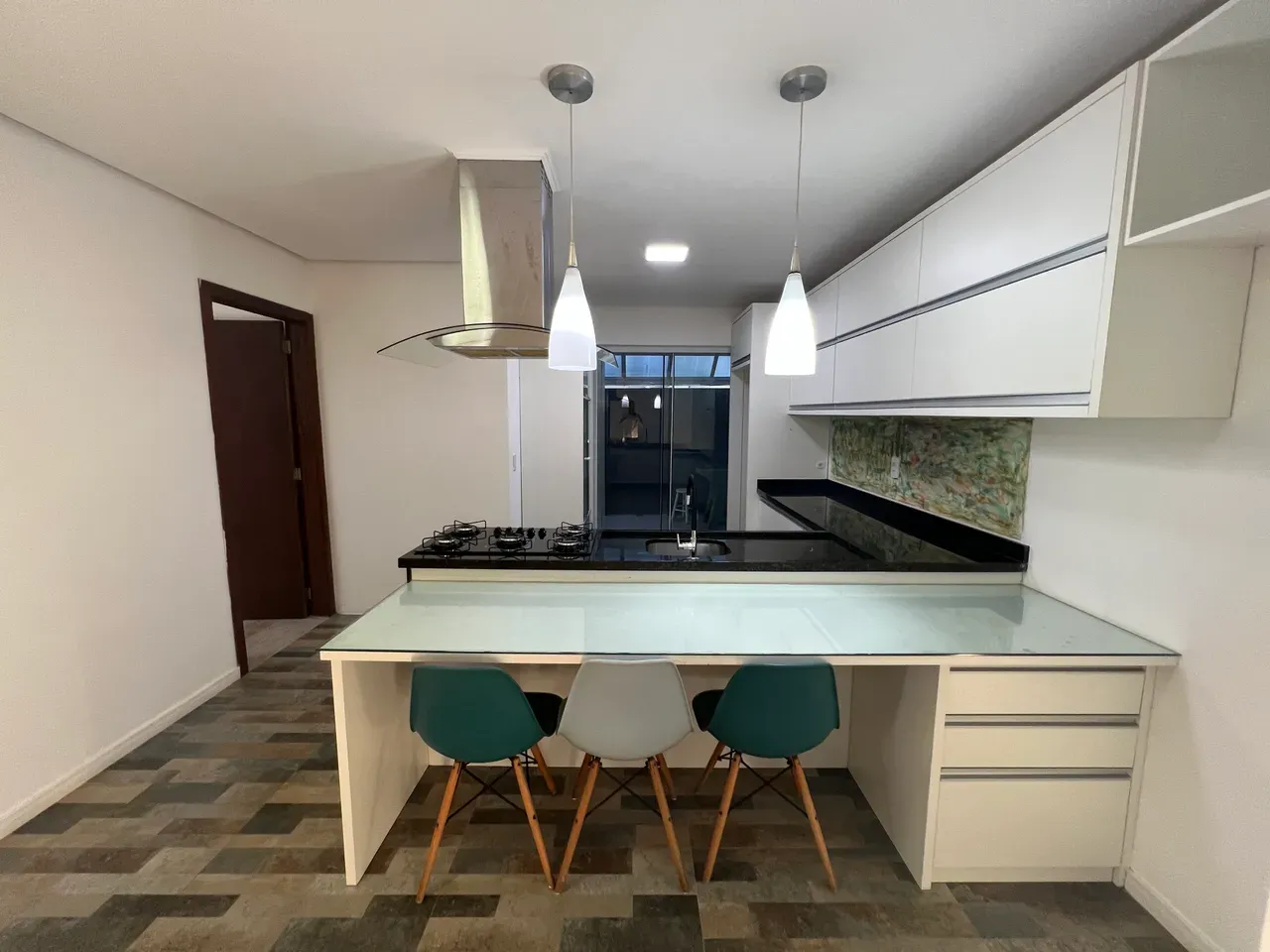 Apartment with 3 bedrooms, en-suite and open gas kitchen — photo 2