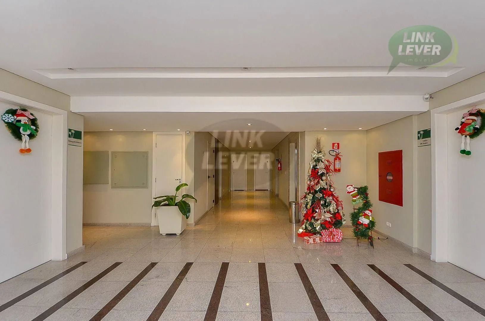Balcony with a grill in a 3-bedroom apartment, 88 m² — photo 21