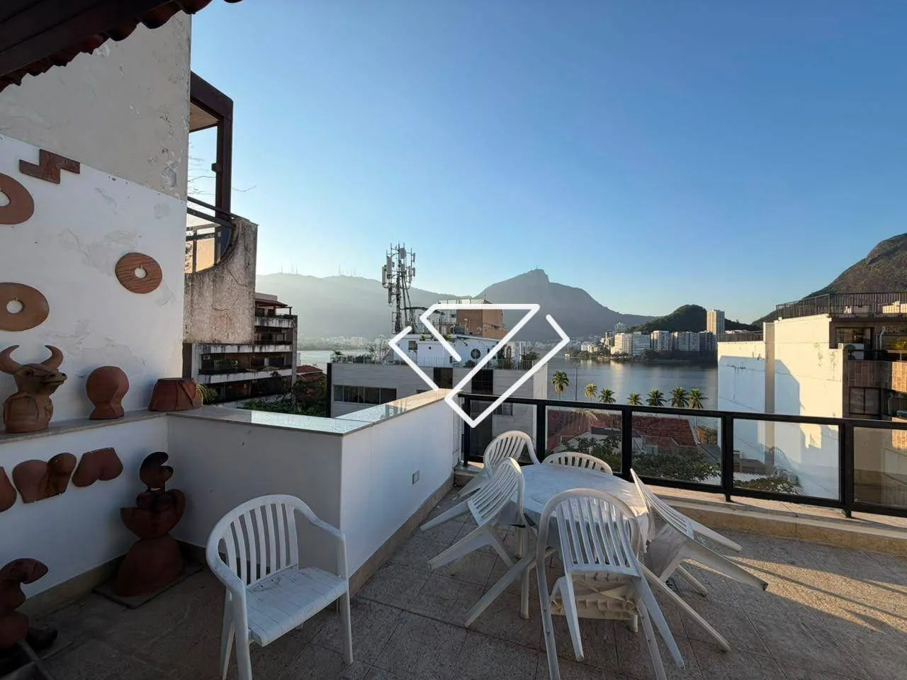 Penthouse with 3 bedrooms, 4 bathrooms and enclosed balcony — photo 26