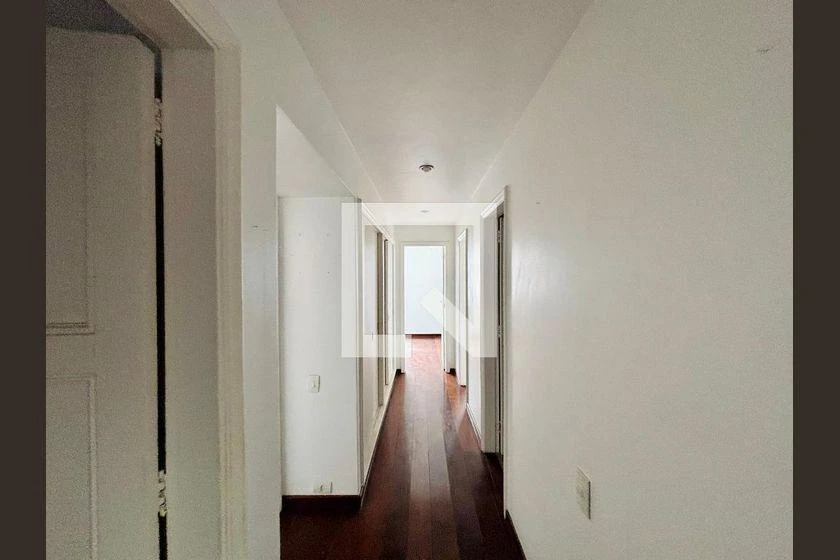 3-bedroom apartment with wood or laminate floors — photo 22