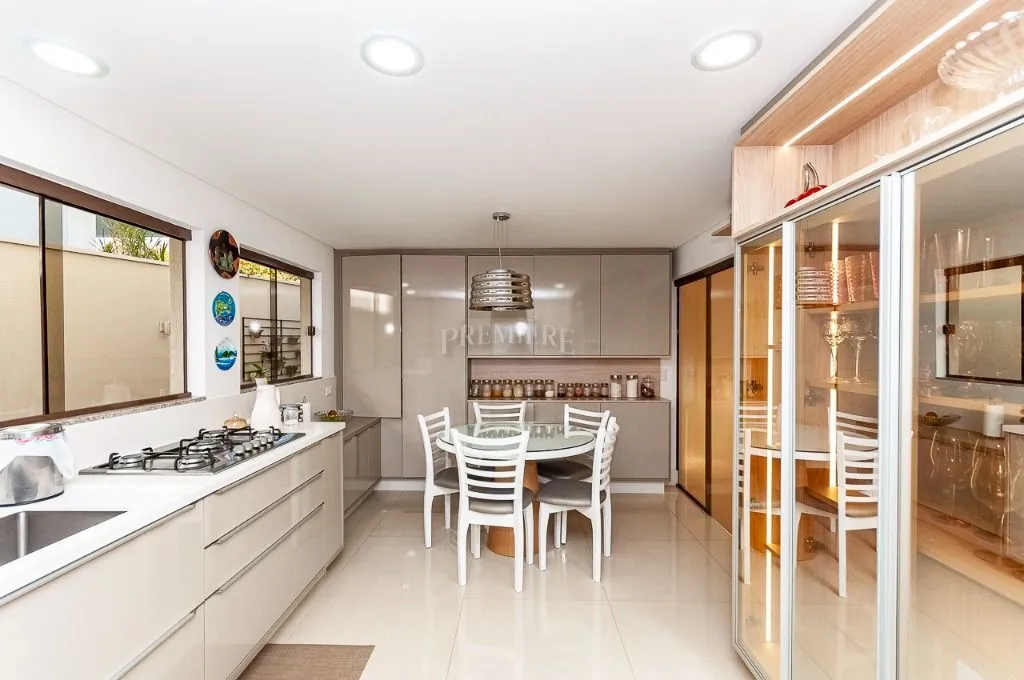 Furnished house with 4 bedrooms across 1167 m² and 8 spots — photo 128