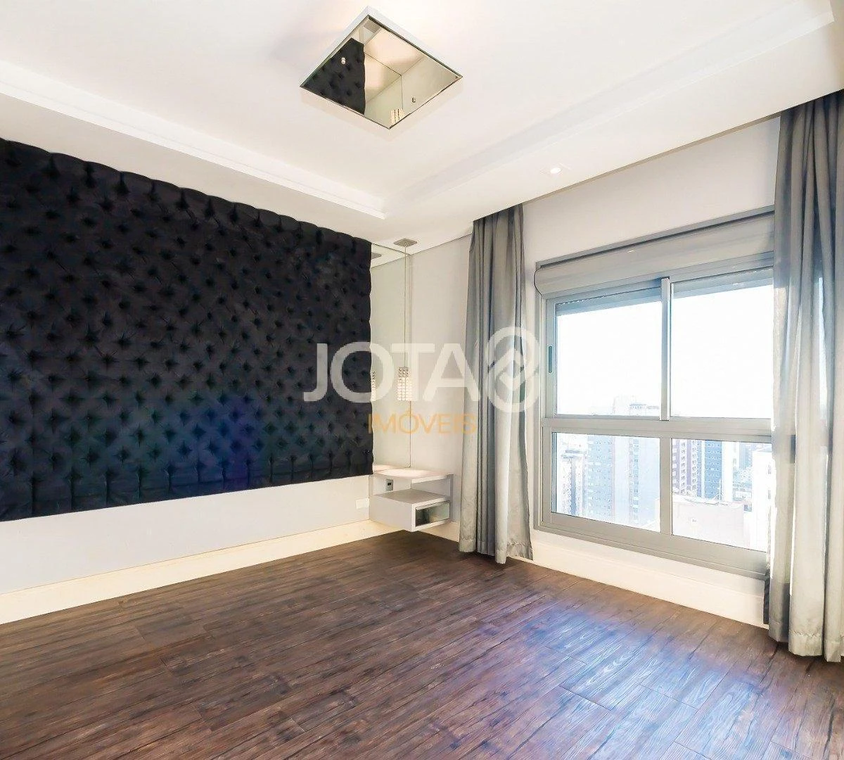 Apartment with 3 en-suite bedrooms and enclosed balcony — photo 18