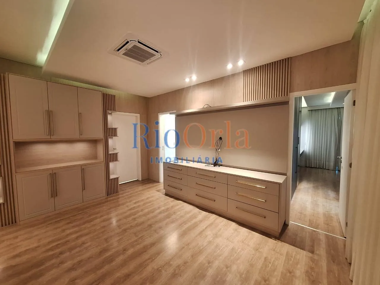 Furnished apartment with 4 bedrooms and 5 bathrooms — photo 20