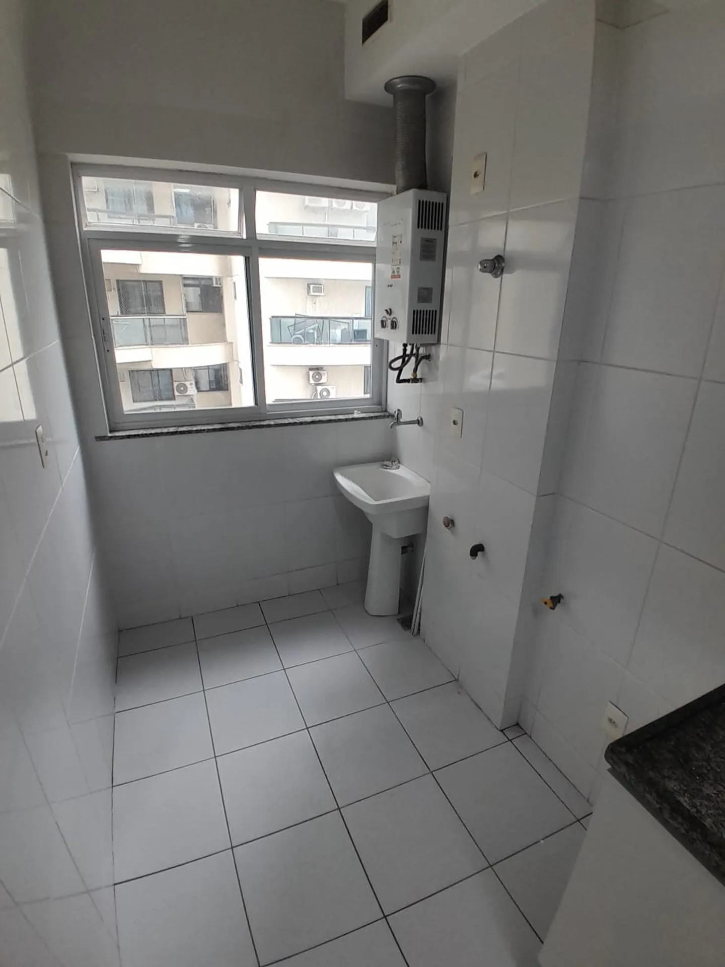 Floor-to-ceiling windows in a 2-bedroom apartment, 68 m² — photo 5