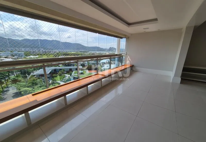 Apartment with 4 bedrooms and a glass balcony — photo 5
