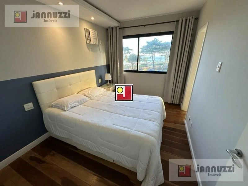 140 m² apartment with a bathtub and a water view — photo 12