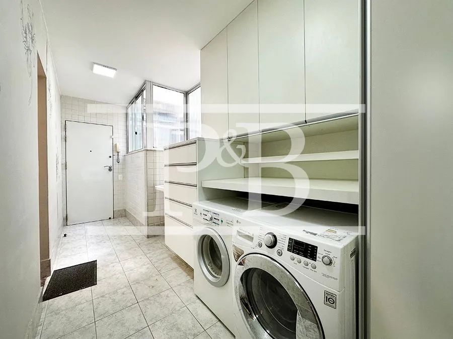 3-bedroom apartment with 220 m² and laundry area — photo 32