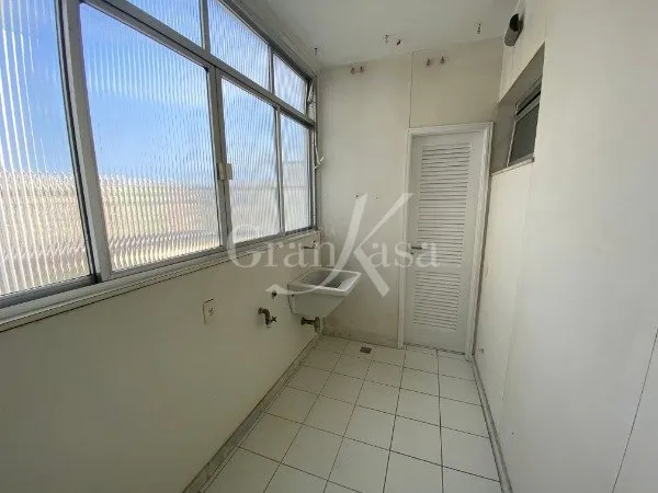 One-bedroom apartment in a building with a sauna — photo 13