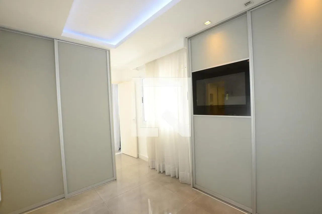 Apartment on the 13th floor with a grill on the balcony — photo 17