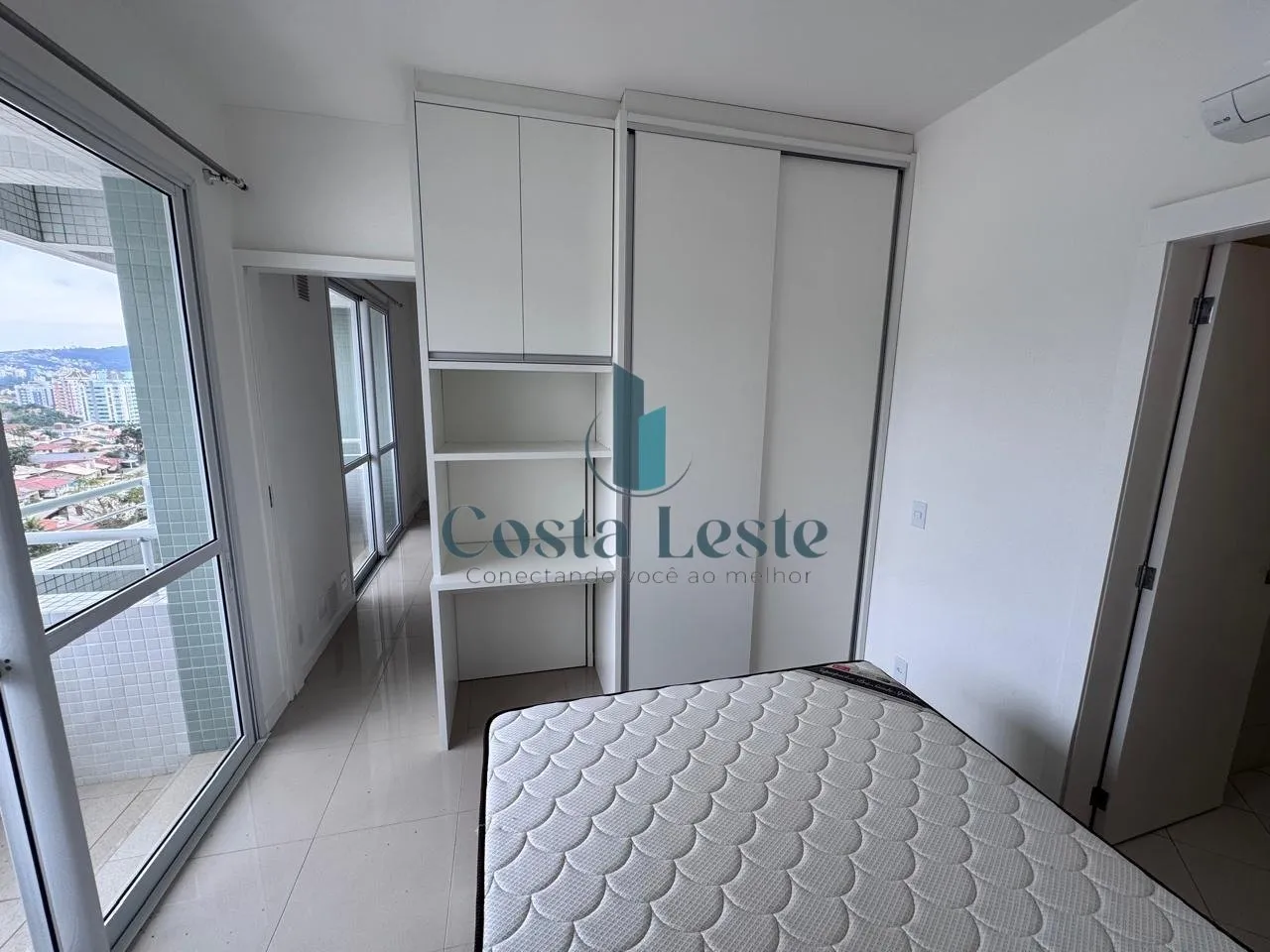Apartamento mobiliado de 2 dormitórios com sacada — photo 5