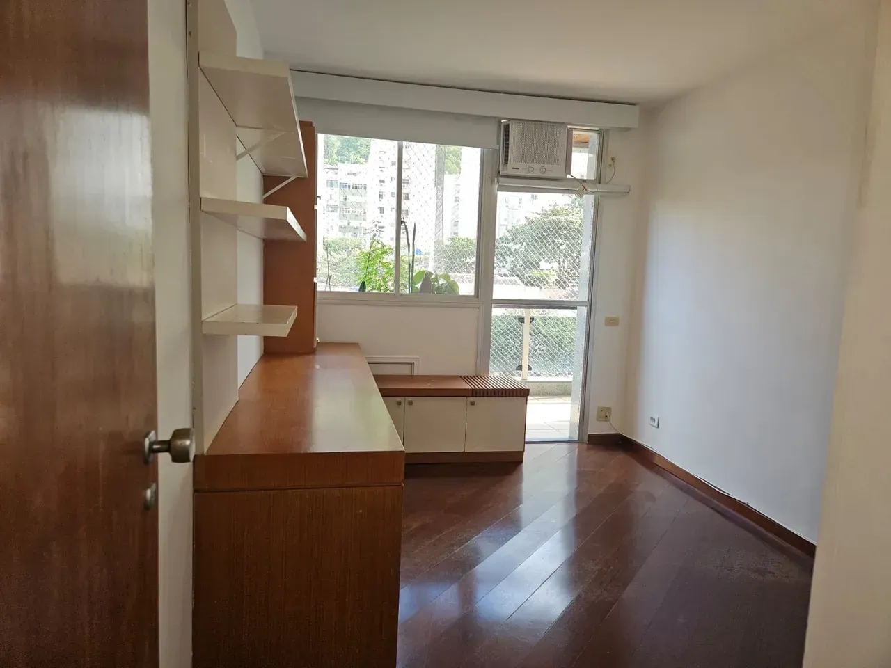 3-bedroom apartment with 2 parking spots and a view — photo 2