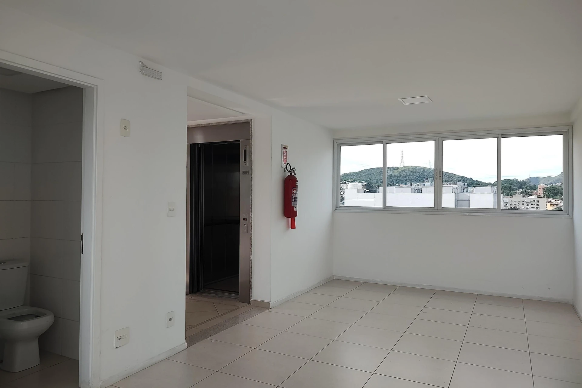 Apartamento sem mobília com 2 quartos e varanda — photo 20