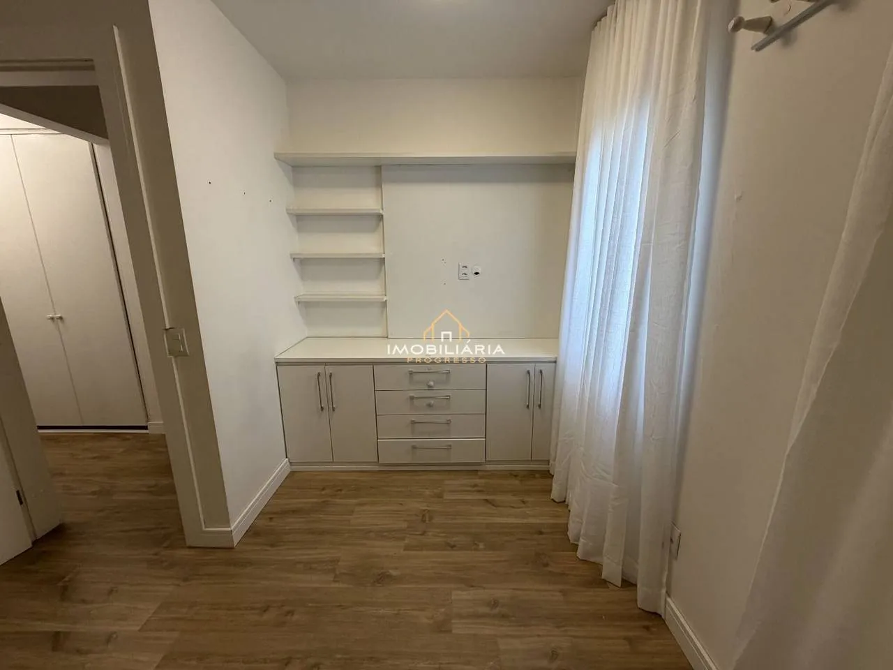 3-bedroom apartment with a home office in Curitiba — photo 35