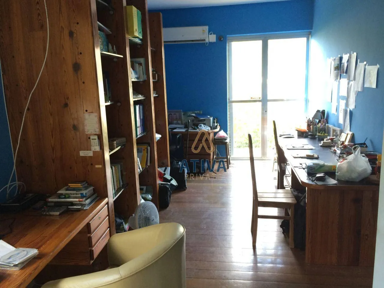 House with 4 bedrooms and 5 bathrooms plus a balcony grill — photo 2