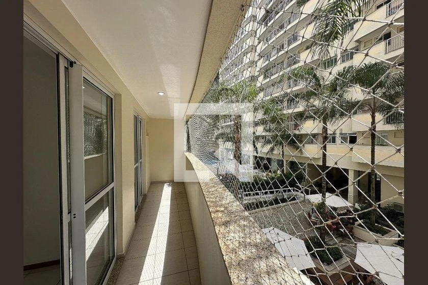 3-bedroom apartment in a building with a gym — photo 41